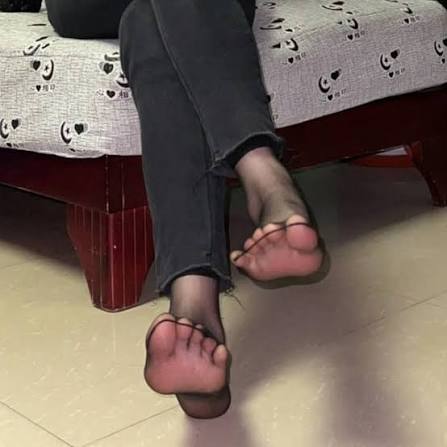 流云散尽不逢君